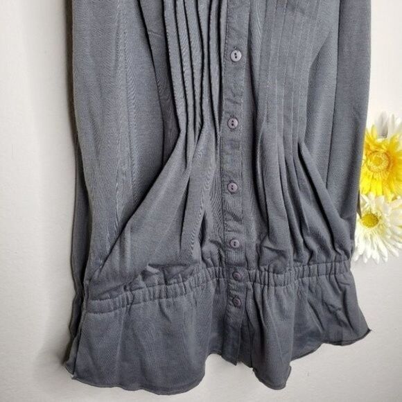Love Stitch gray ruching buttoned scoop neckline tank top size small - Picture 10 of 14